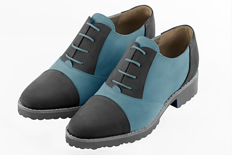 Dark grey and sky blue women's casual lace-up shoes. Round toe. Flat rubber soles. Front view - Florence KOOIJMAN